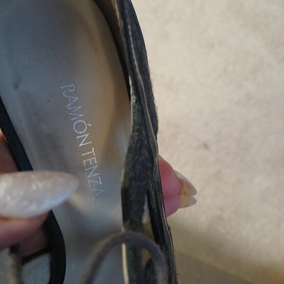 Grey Flannel and Burgundy Patent "Mary Jane" heels - Picture 3 of 3